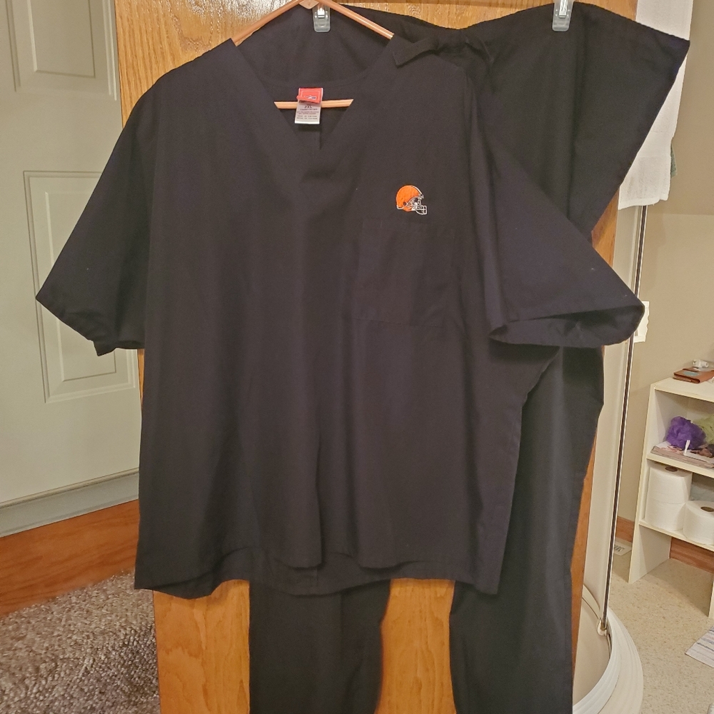 NFL Apparel Black 2XL Cleveland Browns Scrubs - Top & Bottom